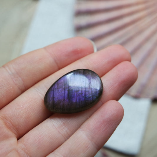 Lila Labradorit Cabochon ~ 16ZS