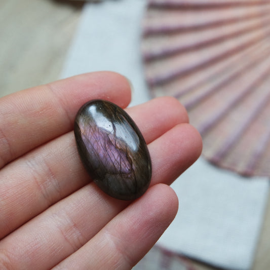 Lila Labradorit Cabochon ~ 16ZR