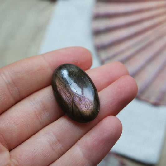Lila Labradorit Cabochon ~ 16ZR
