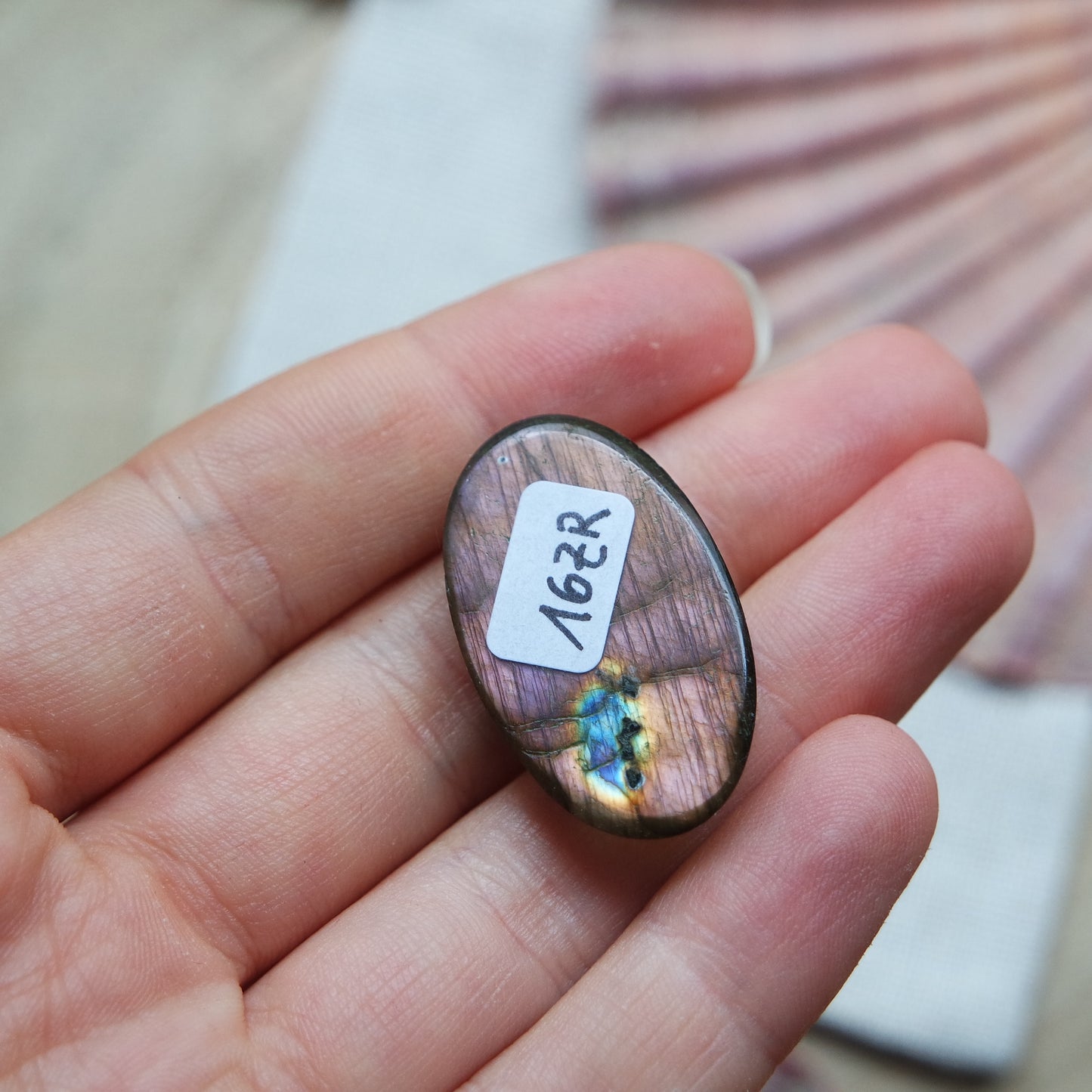 Lila Labradorit Cabochon ~ 16ZR