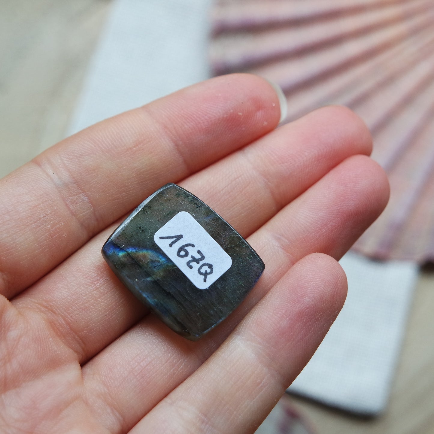 Lila Labradorit Cabochon ~ 16ZQ