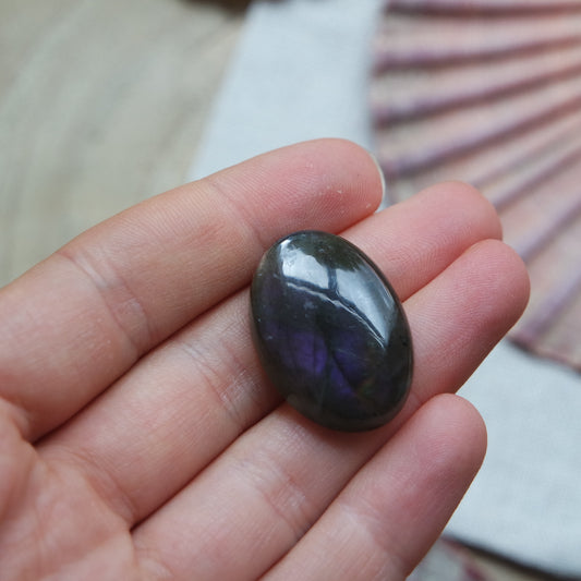 Lila Labradorit Cabochon ~ 16ZP