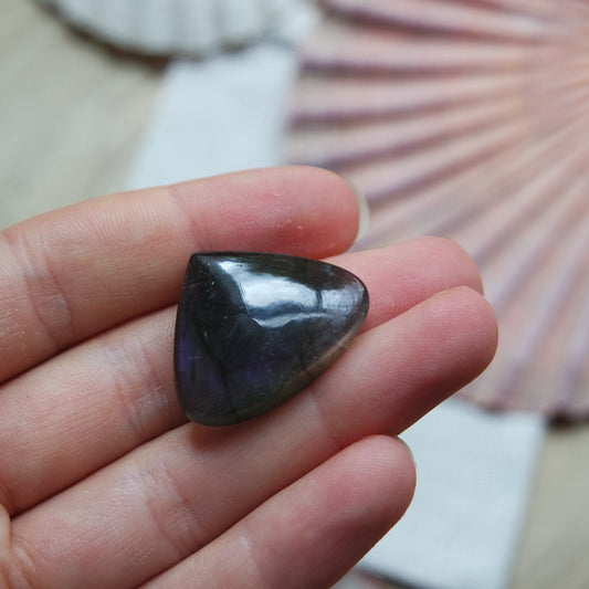 Lila Labradorit Cabochon ~ 16ZO