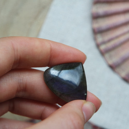 Lila Labradorit Cabochon ~ 16ZO