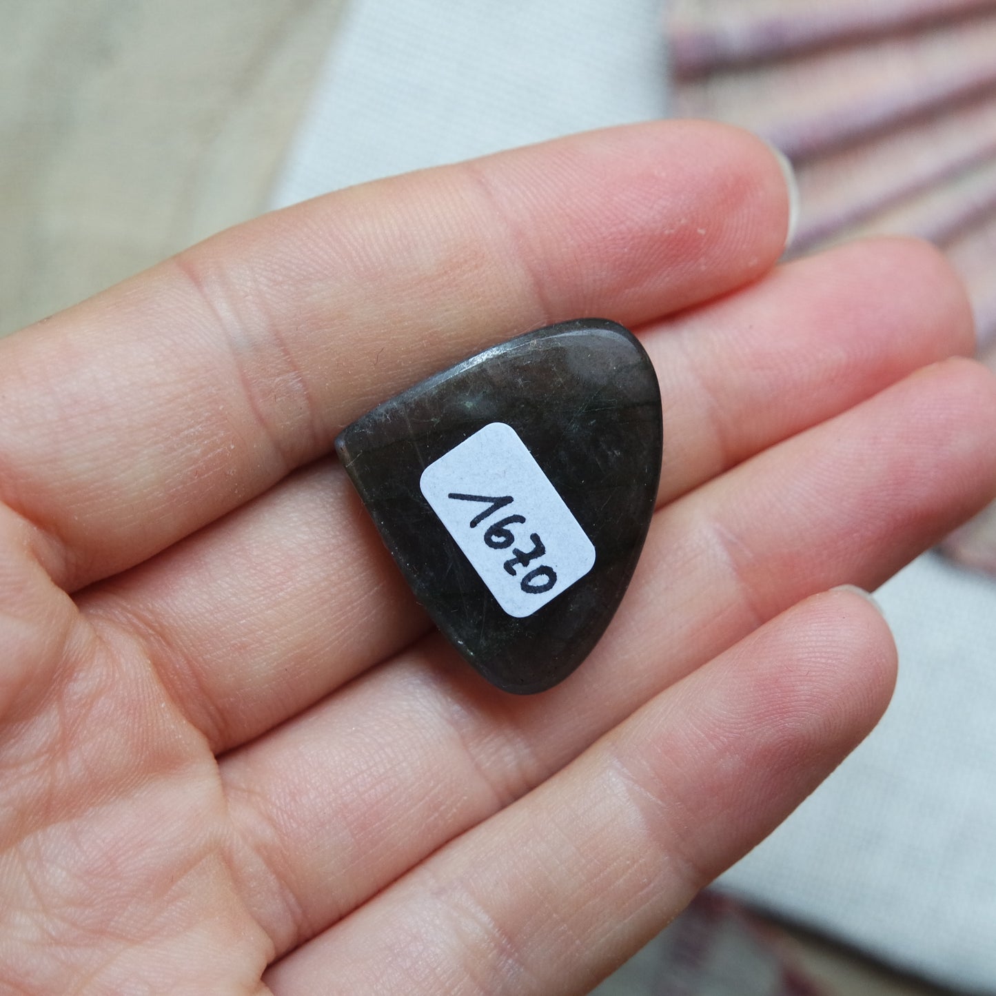 Lila Labradorit Cabochon ~ 16ZO