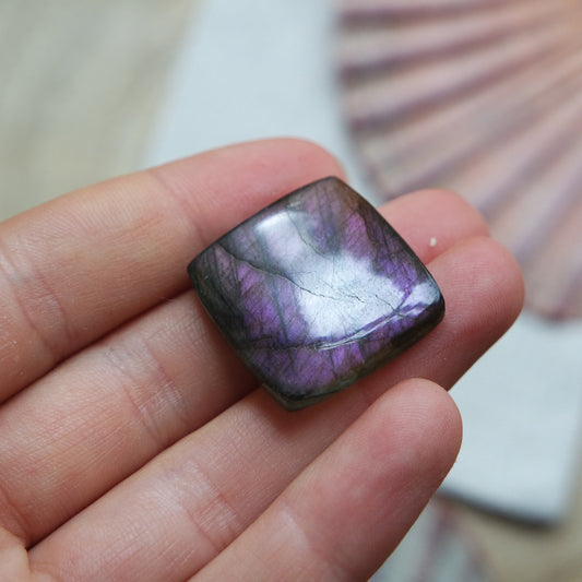 Lila Labradorit Cabochon ~ 16ZN