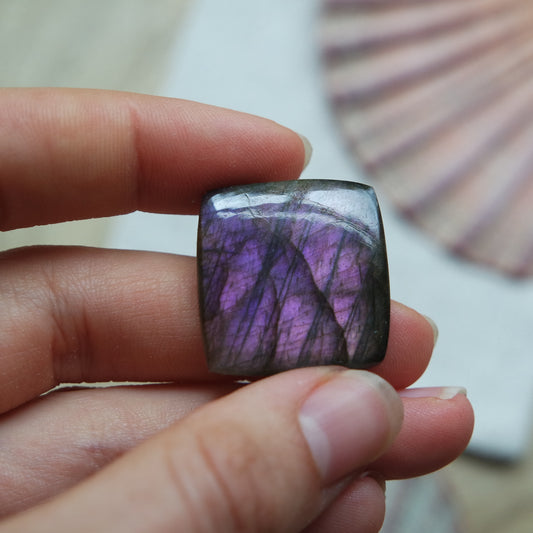 Lila Labradorit Cabochon ~ 16ZN