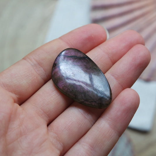 Lila Labradorit Cabochon ~ 16ZM