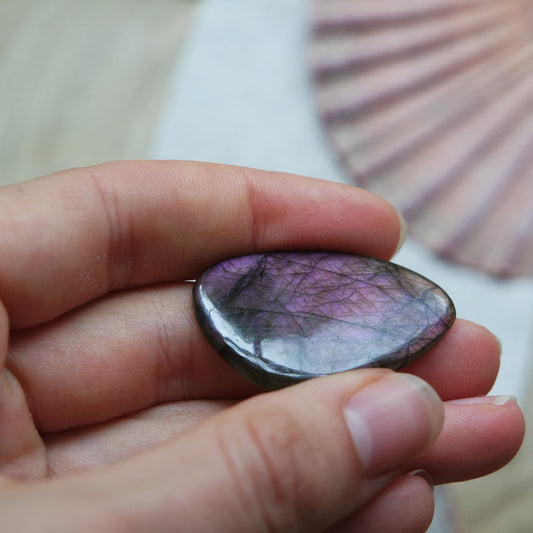 Lila Labradorit Cabochon ~ 16ZM