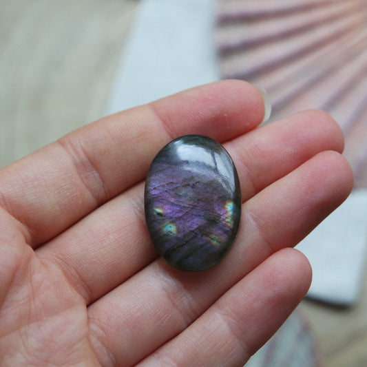Lila Labradorit Cabochon ~ 16ZL