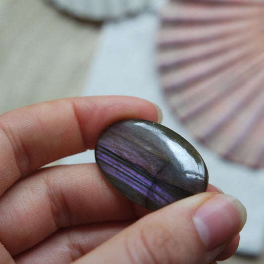 Lila Labradorit Cabochon ~ 16ZK