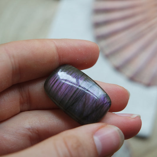 Lila Labradorit Cabochon ~ 16ZH