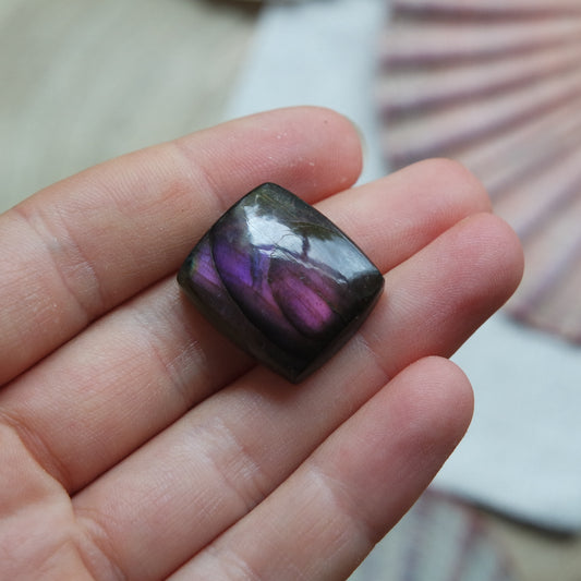 Lila Labradorit Cabochon ~ 16ZG