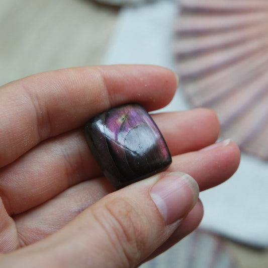 Lila Labradorit Cabochon ~ 16ZG