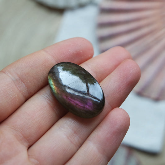 Lila Labradorit Cabochon ~ 16ZE