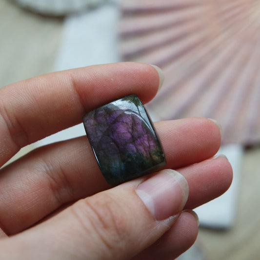 Lila Labradorit Cabochon ~ 16ZC