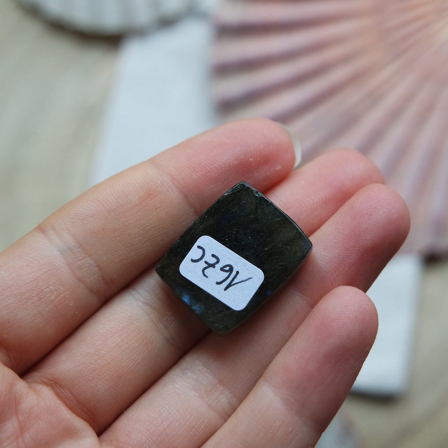Lila Labradorit Cabochon ~ 16ZC