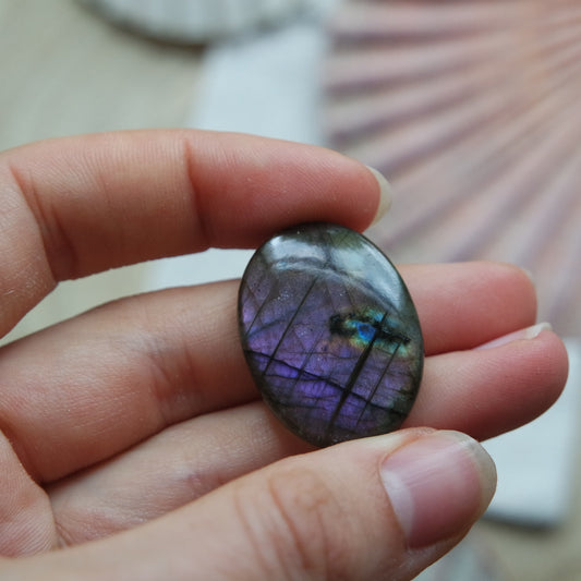 Lila Labradorit Cabochon ~ 16ZB