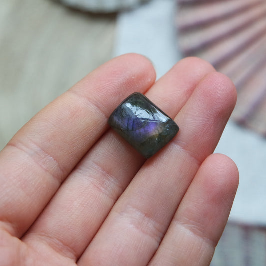 Lila Labradorit Cabochon ~ 7XA