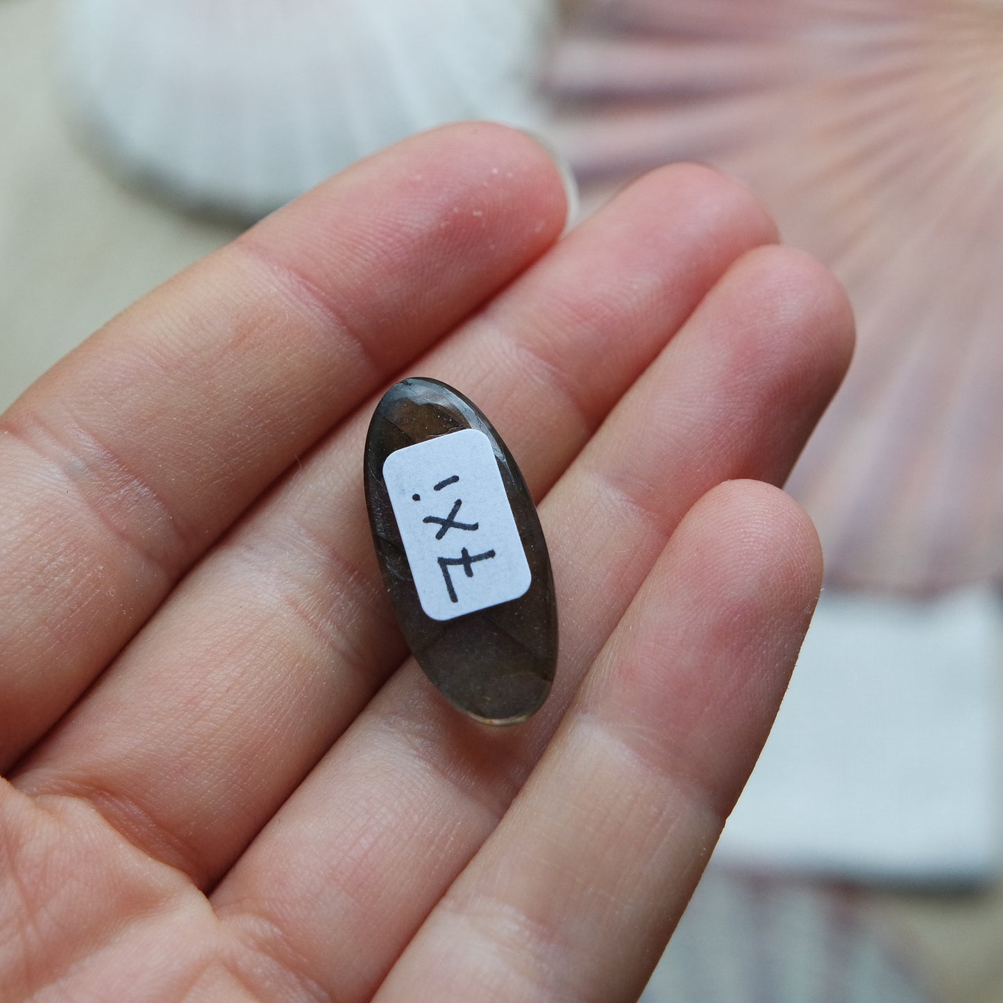 Lila Labradorit Cabochon ~ 7Xi
