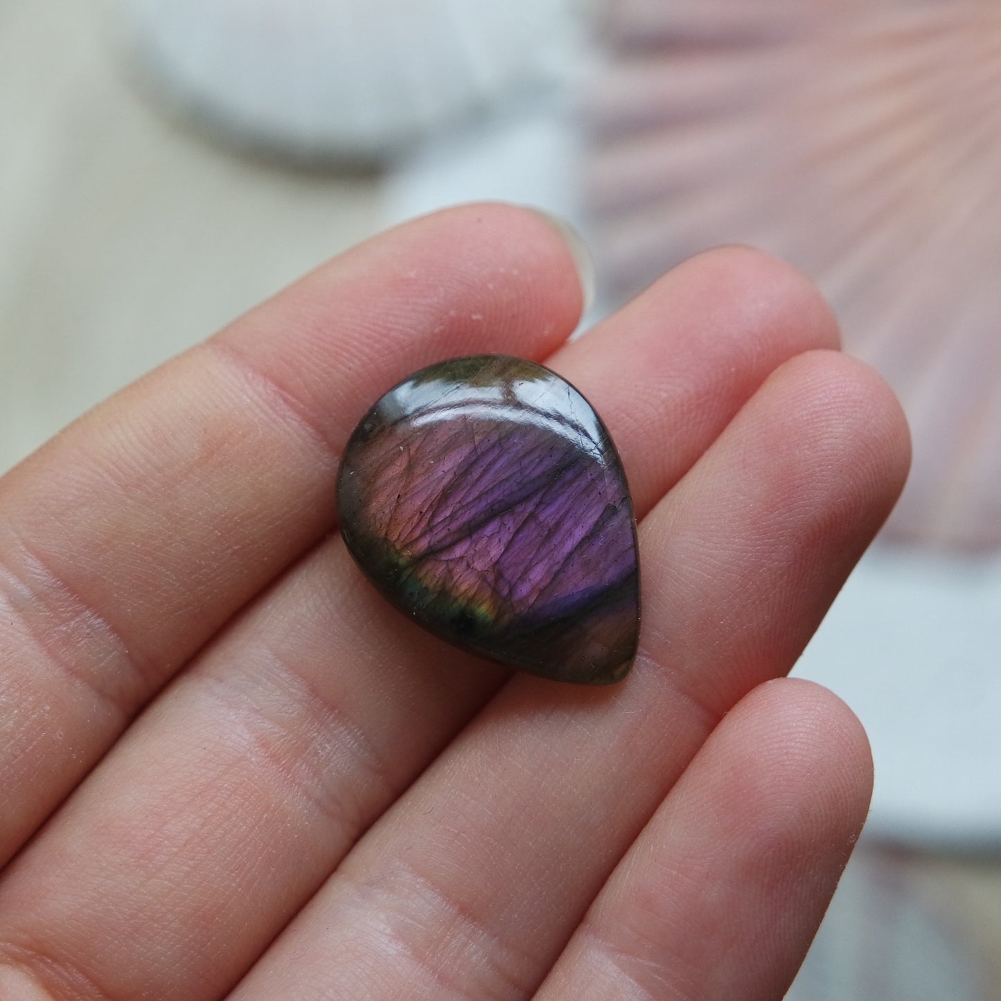 Lila Labradorit Cabochon ~ 7Xj