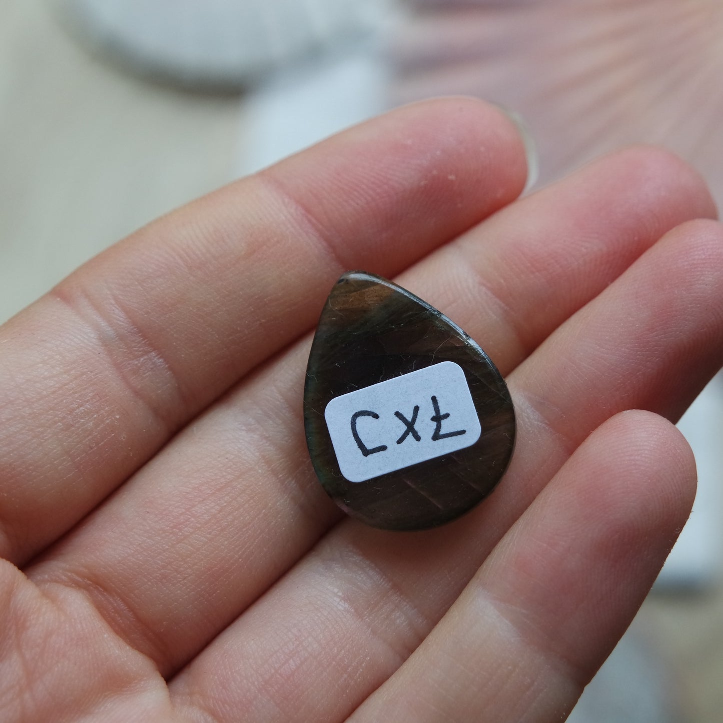 Lila Labradorit Cabochon ~ 7Xj