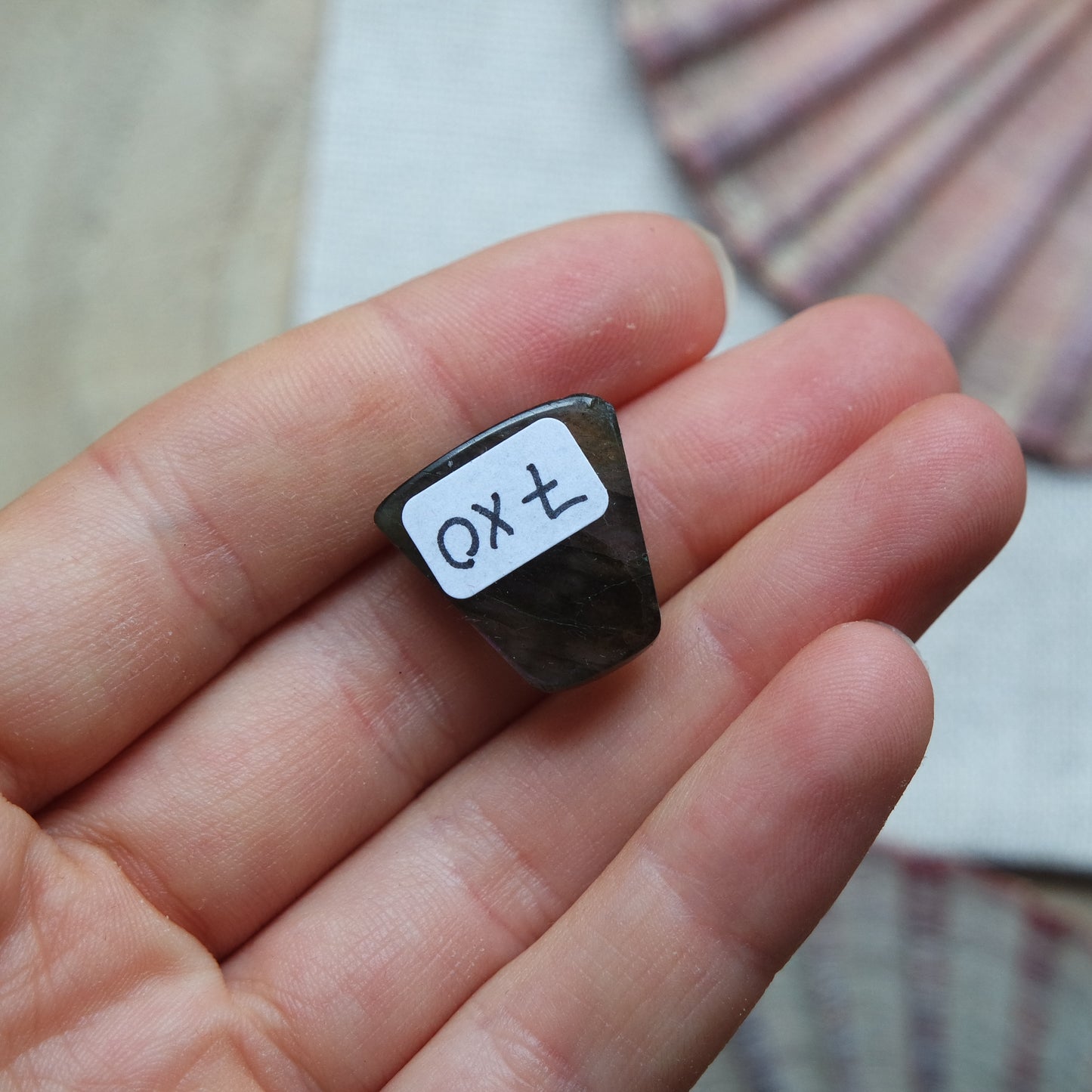 Lila Labradorit Cabochon ~ 7XO