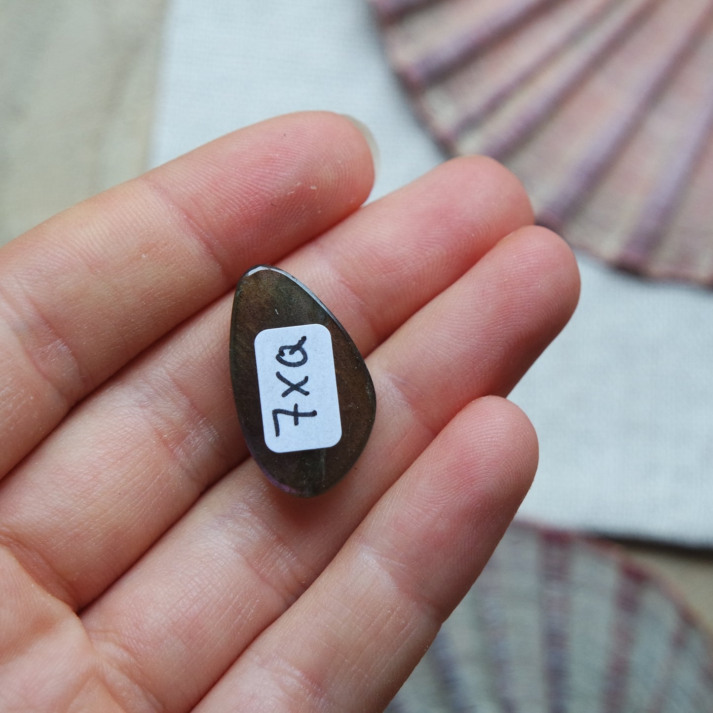 Lila Labradorit Cabochon ~ 7XQ