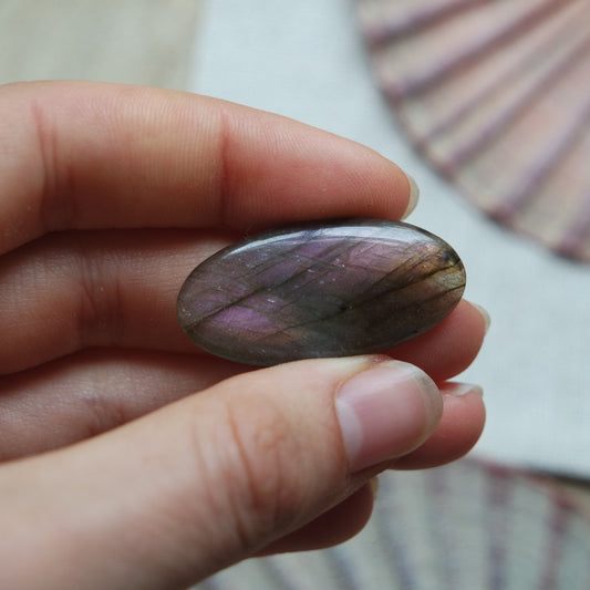 Lila Labradorit Cabochon ~ 12XB