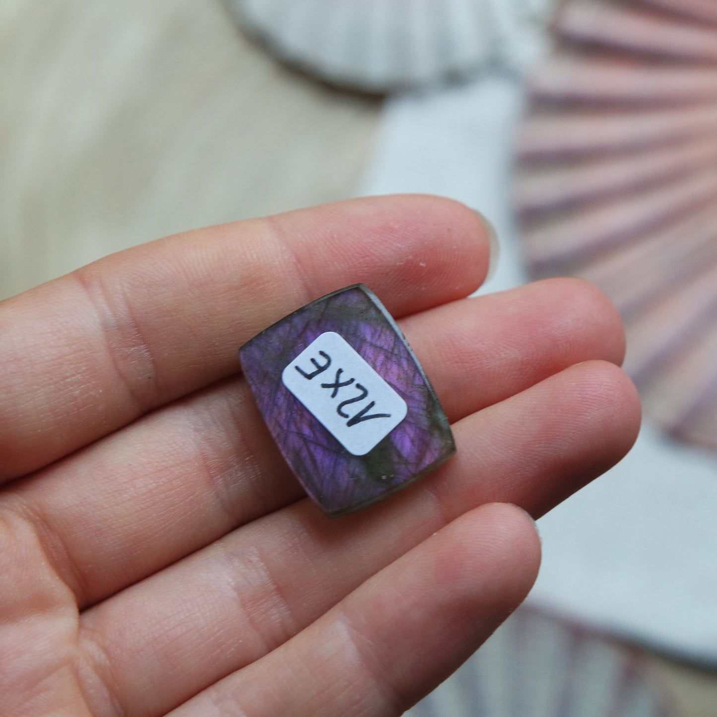 Lila Labradorit Cabochon ~ 12XE