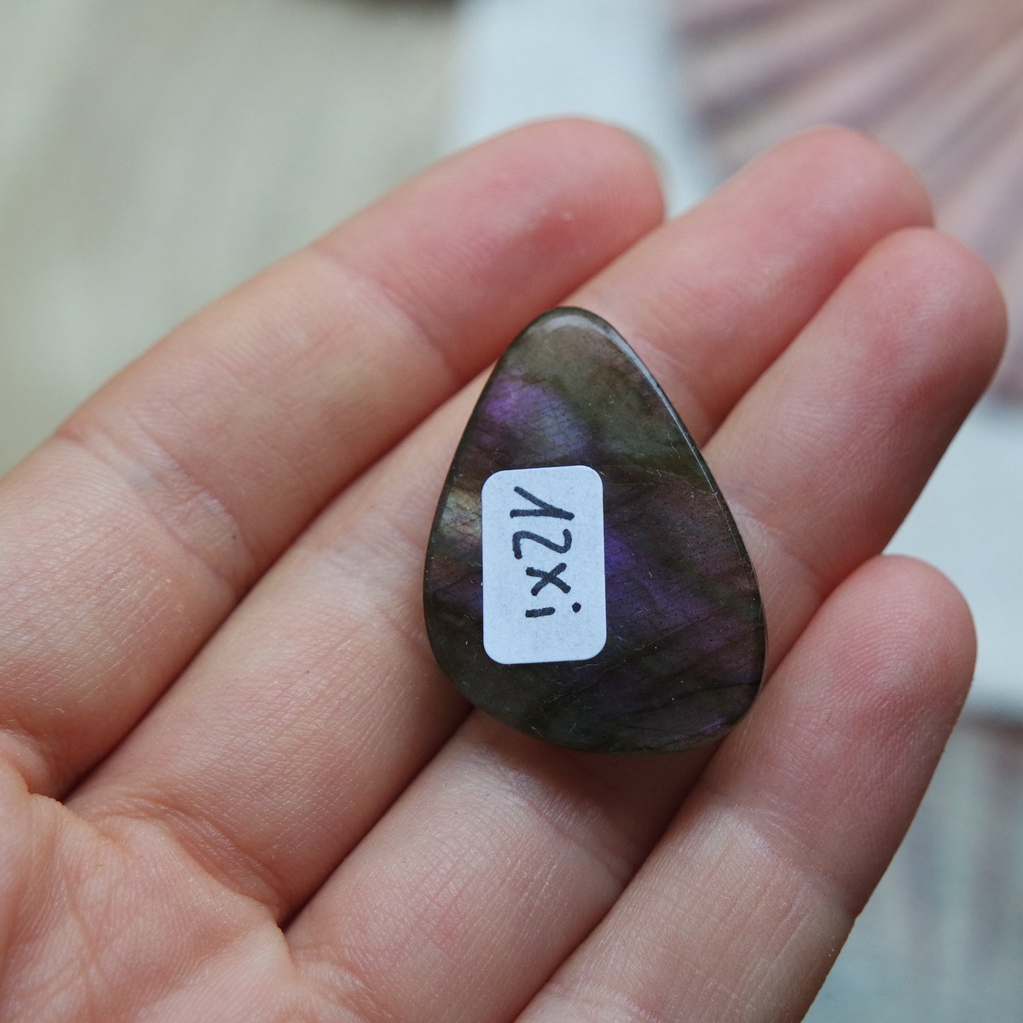 Lila Labradorit Cabochon ~ 12Xi