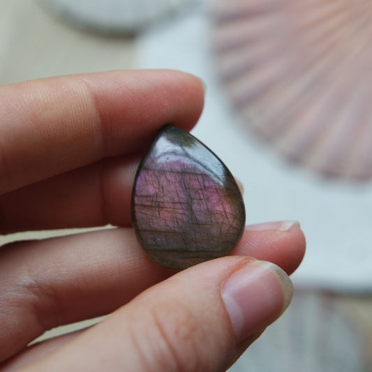 Lila Labradorit Cabochon ~ 12XM