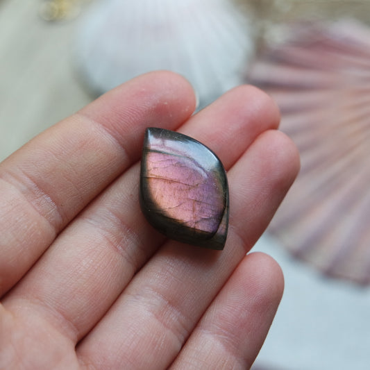 Lila Labradorit Cabochon ~ 12XU