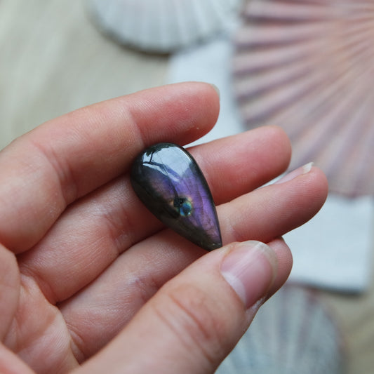 Lila Labradorit Cabochon ~ 12XW