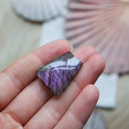Lila Labradorit Cabochon ~ 12XY