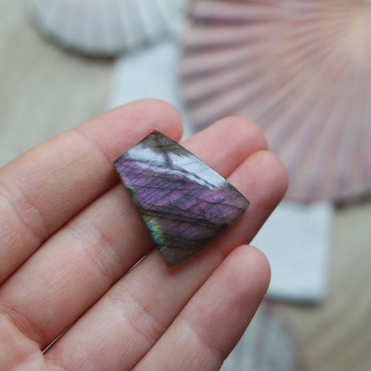 Lila Labradorit Cabochon ~ 12XY
