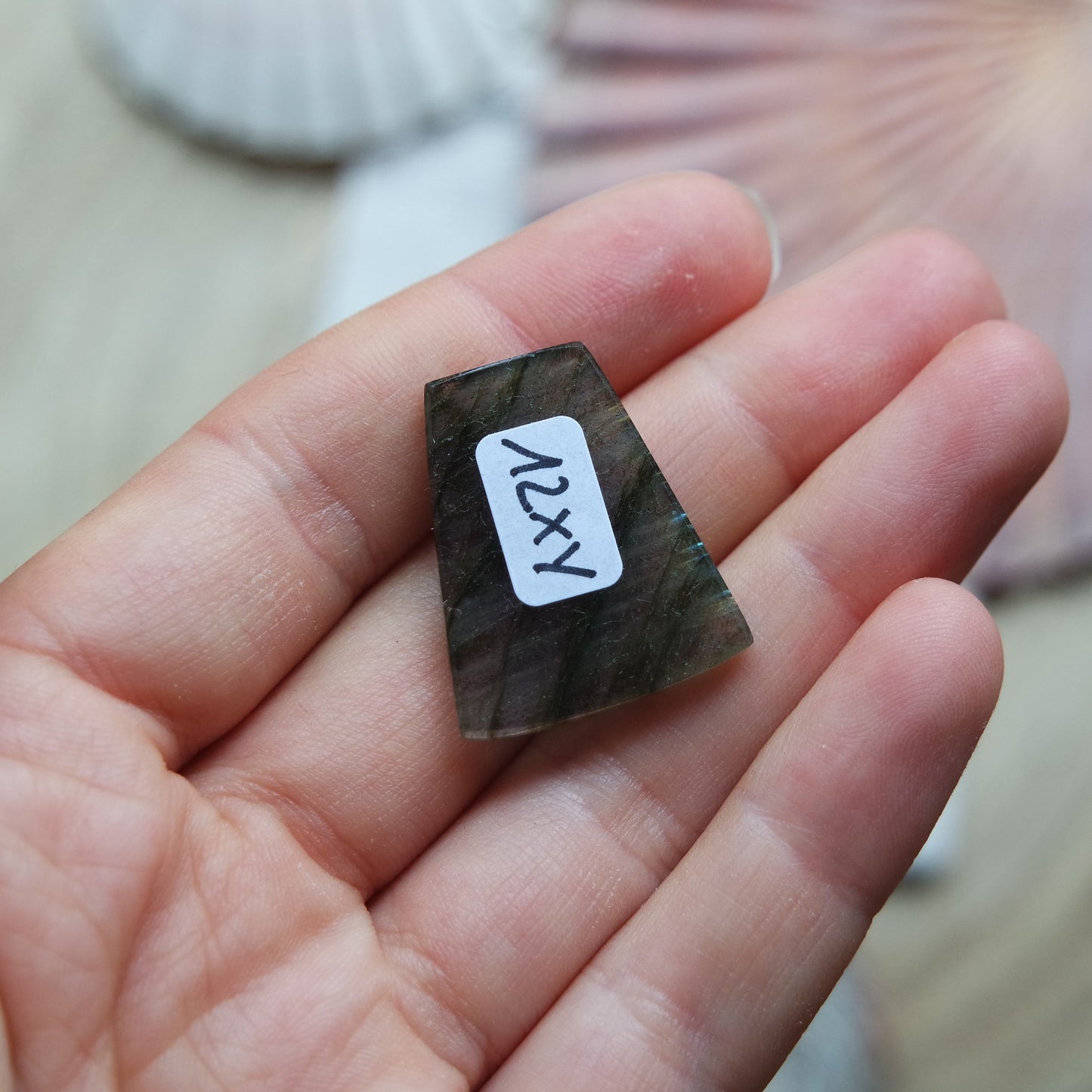 Lila Labradorit Cabochon ~ 12XY