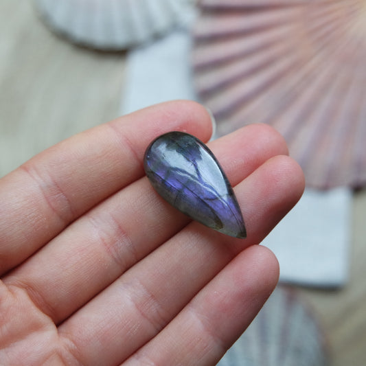 Lila Labradorit Cabochon ~ 12YA