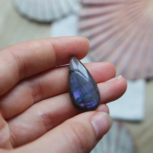 Lila Labradorit Cabochon ~ 12YA