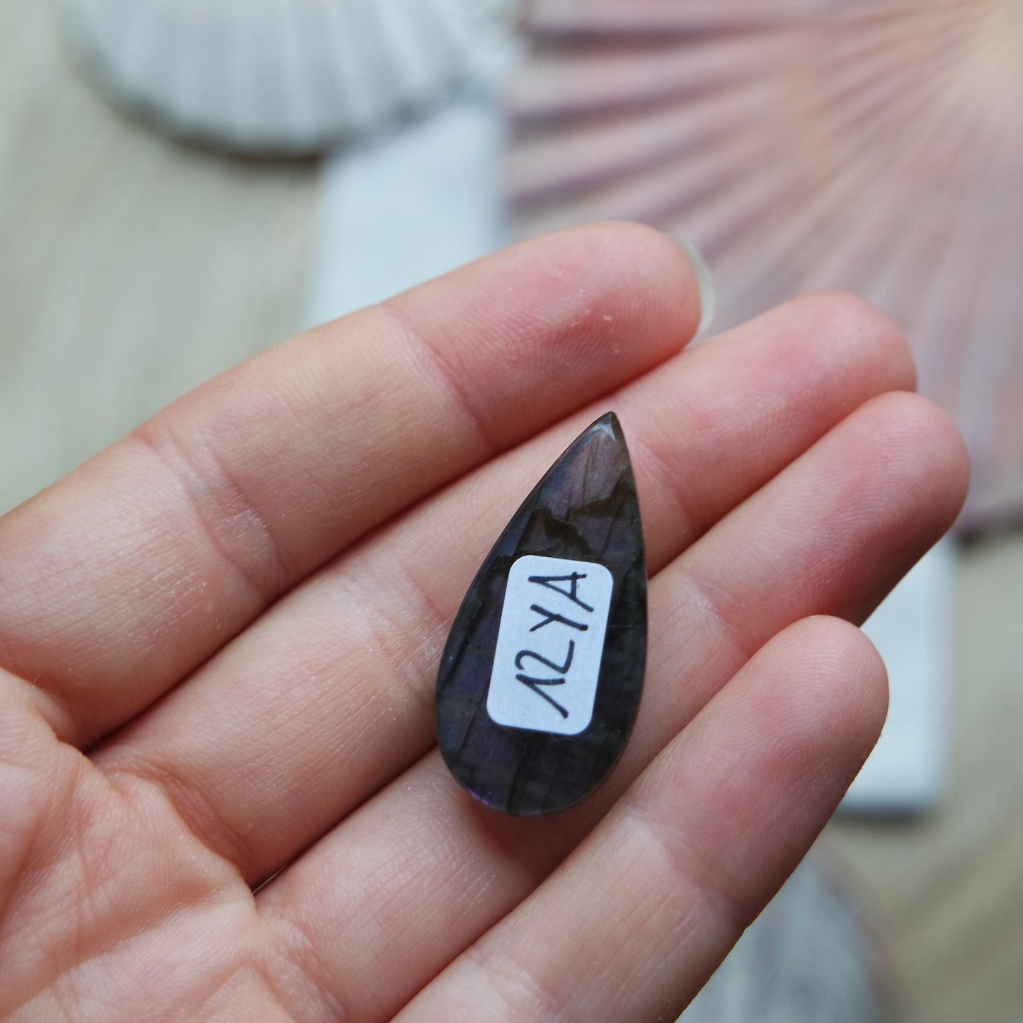 Lila Labradorit Cabochon ~ 12YA