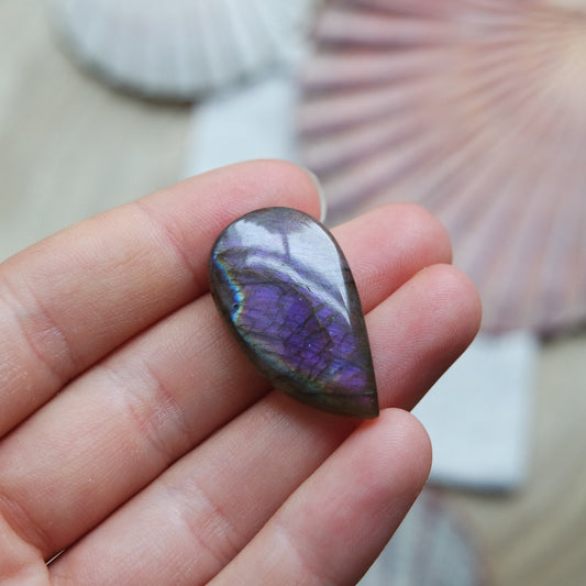 Lila Labradorit Cabochon ~ 12YD
