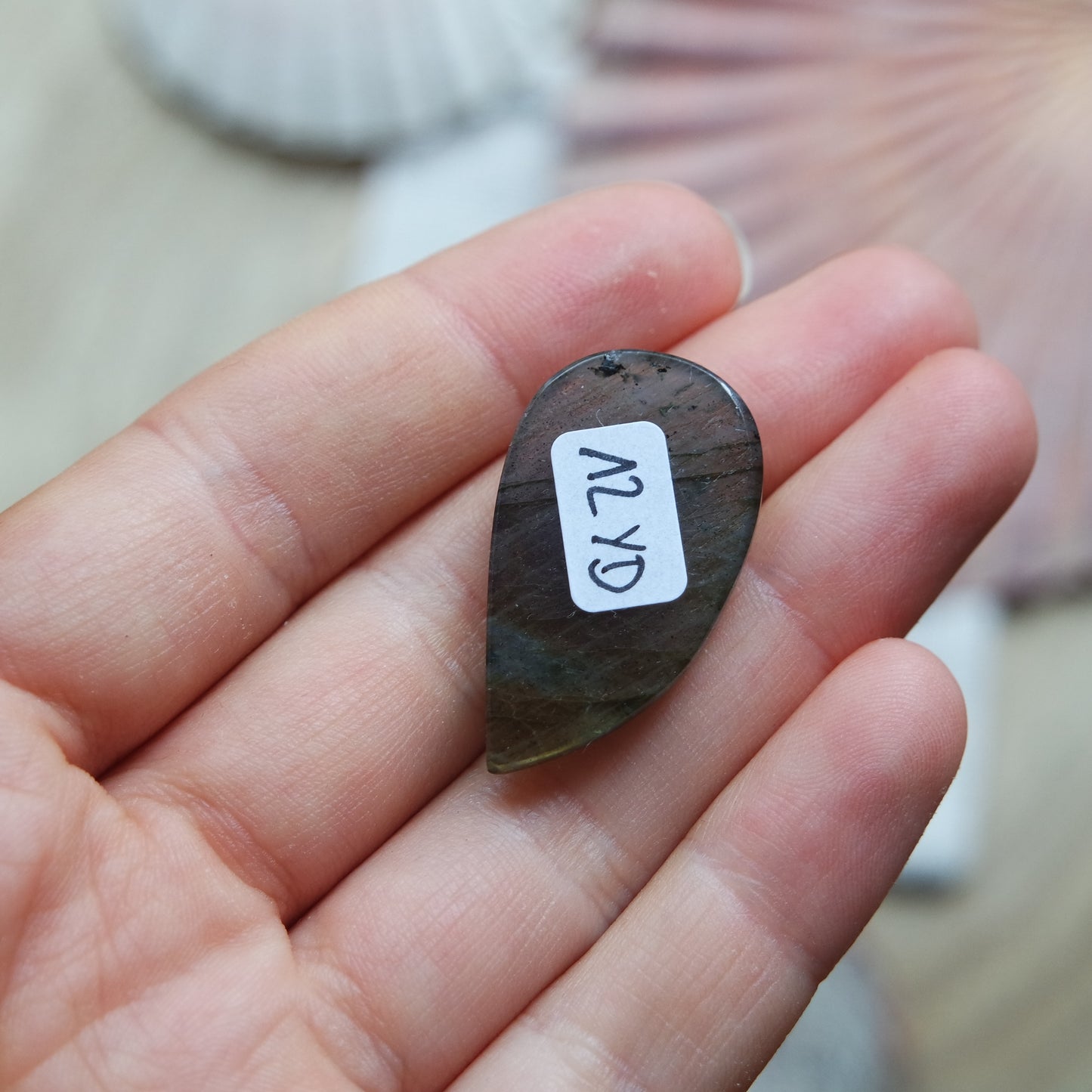 Lila Labradorit Cabochon ~ 12YD