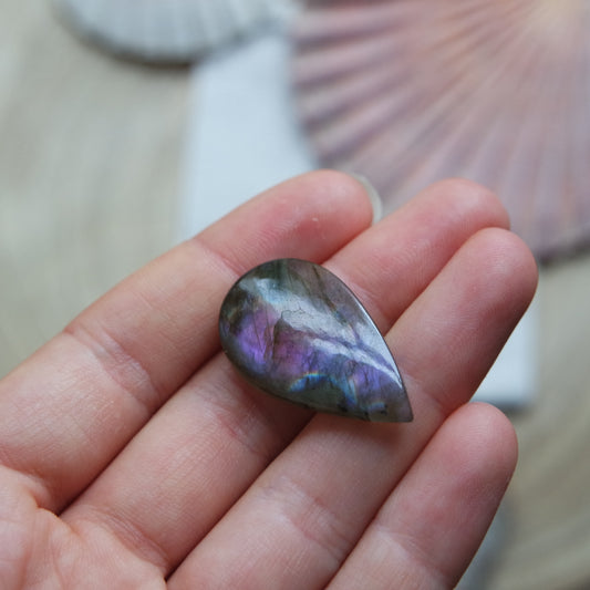 Lila Labradorit Cabochon ~ 12YH