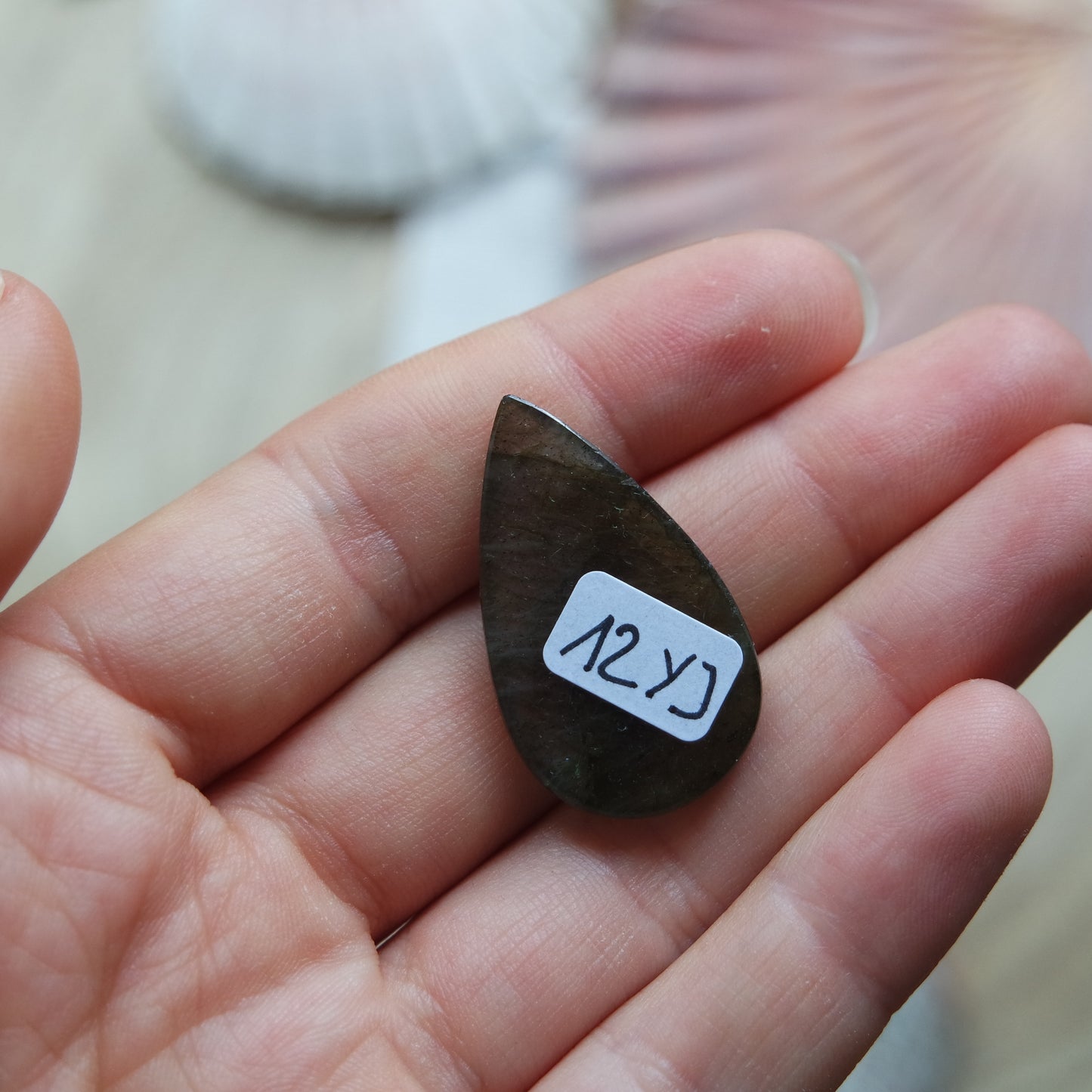 Lila Labradorit Cabochon ~ 12Yj