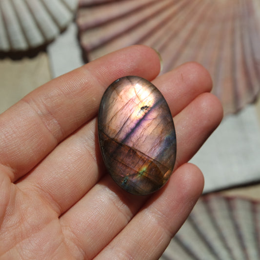 Lila Labradorit Cabochon BWARE ~ 24XM