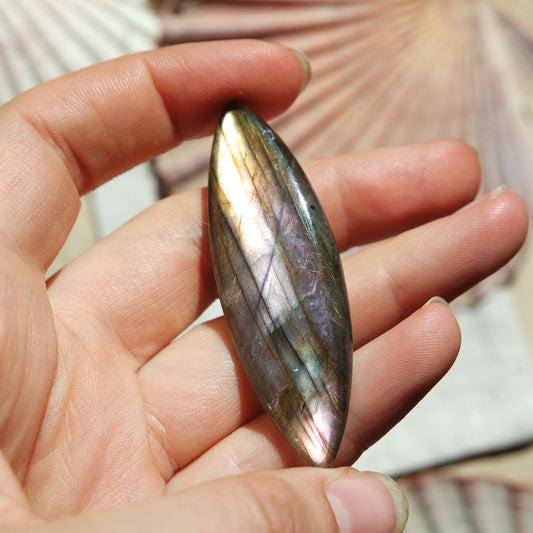 Lila Labradorit Cabochon ~ 26YB