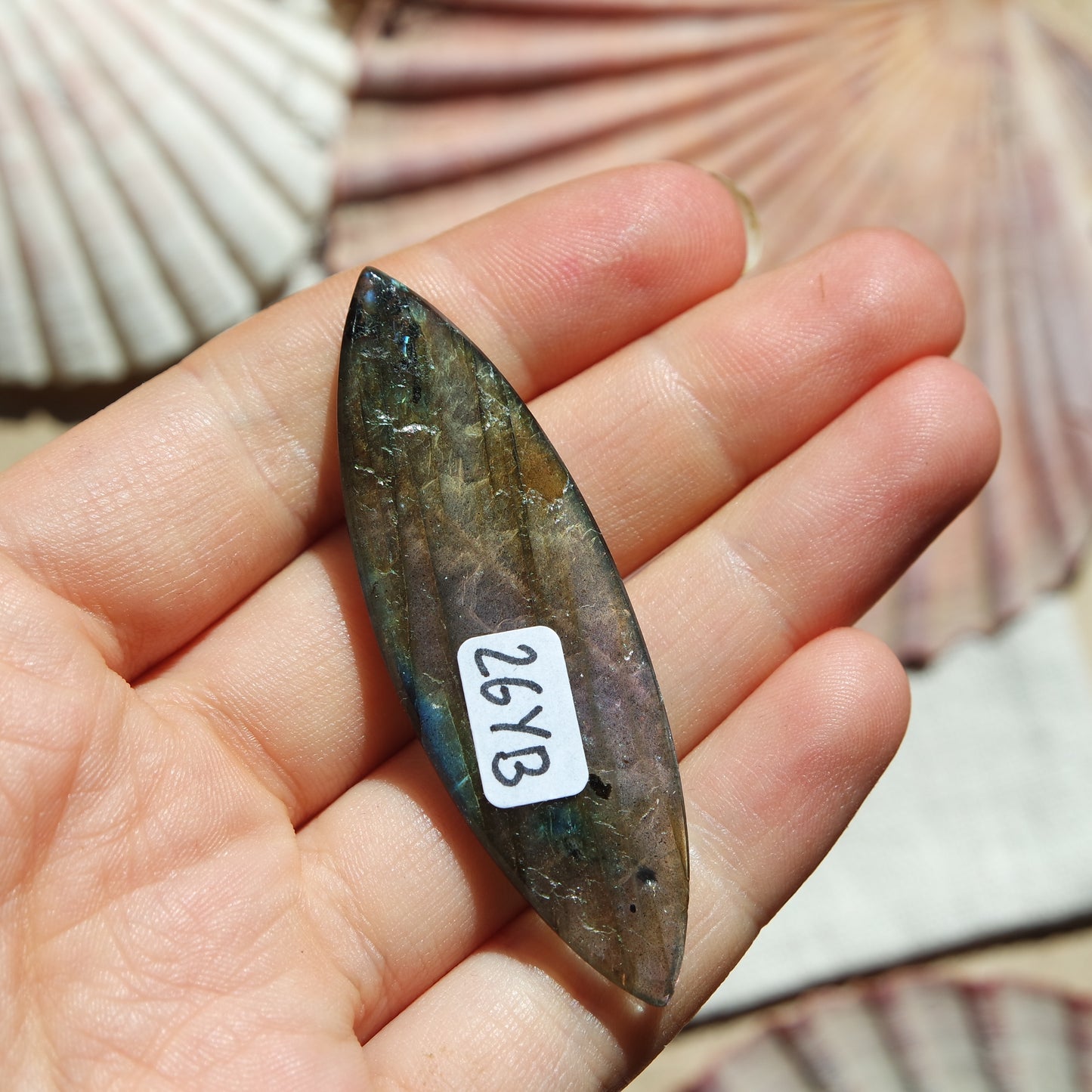 Lila Labradorit Cabochon ~ 26YB