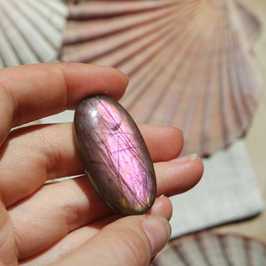 Lila Labradorit Cabochon ~ 26YC