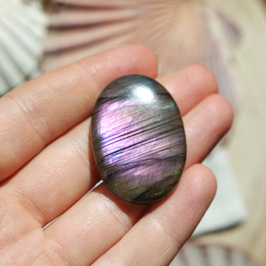 Lila Labradorit Cabochon ~ 26YE