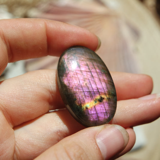 Lila Labradorit Cabochon ~ 26YF